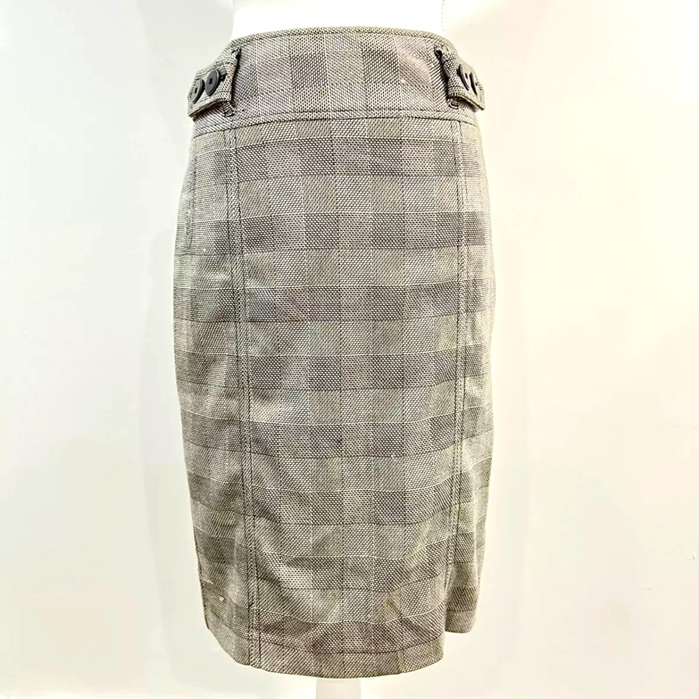 APT 9  size 4 skirt grey and White